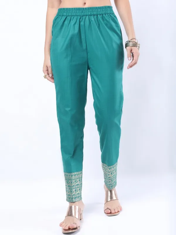  Ketch Women Green Printed Kurta Sets
