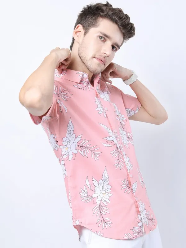  Highlander Men Pink Printed Slim Fit Casual Shirts