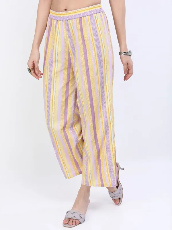  Vishudh Women Yellow Printed Kurta Sets
