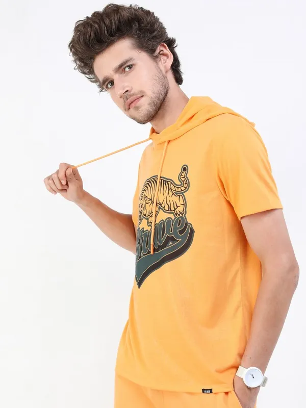  Highlander Men Yellow Printed Hood T-Shirts