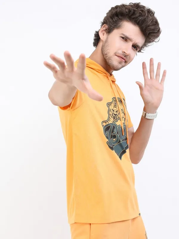  Highlander Men Yellow Printed Hood T-Shirts