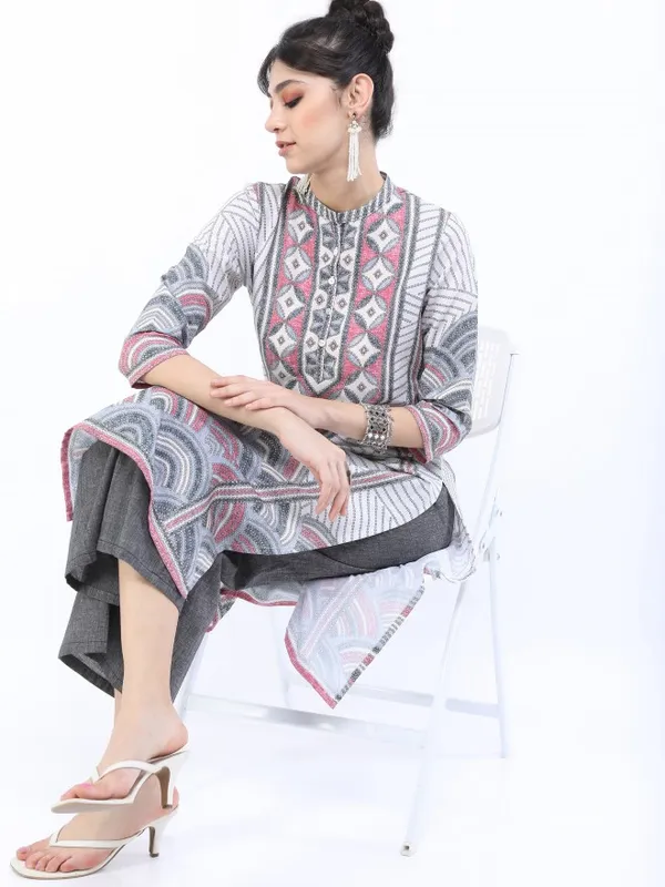  Vishudh Women Cream Printed A-Line Kurtas