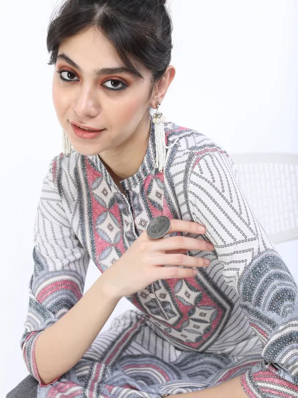  Vishudh Women Cream Printed A-Line Kurtas
