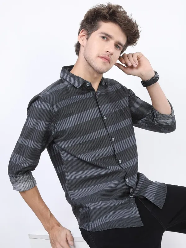 Highlander Men Black Striped Slim Fit Casual Shirts