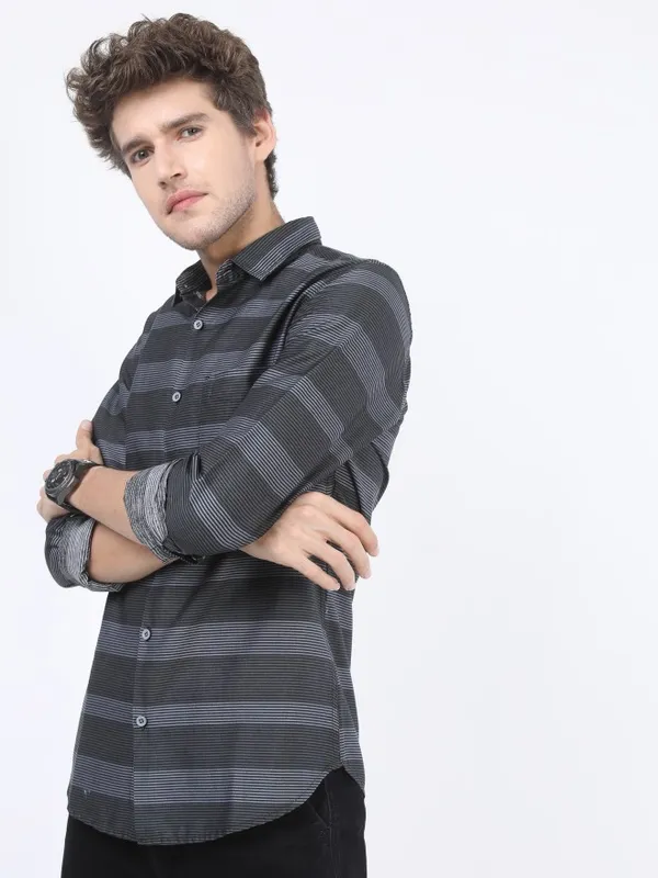  Highlander Men Black Striped Slim Fit Casual Shirts