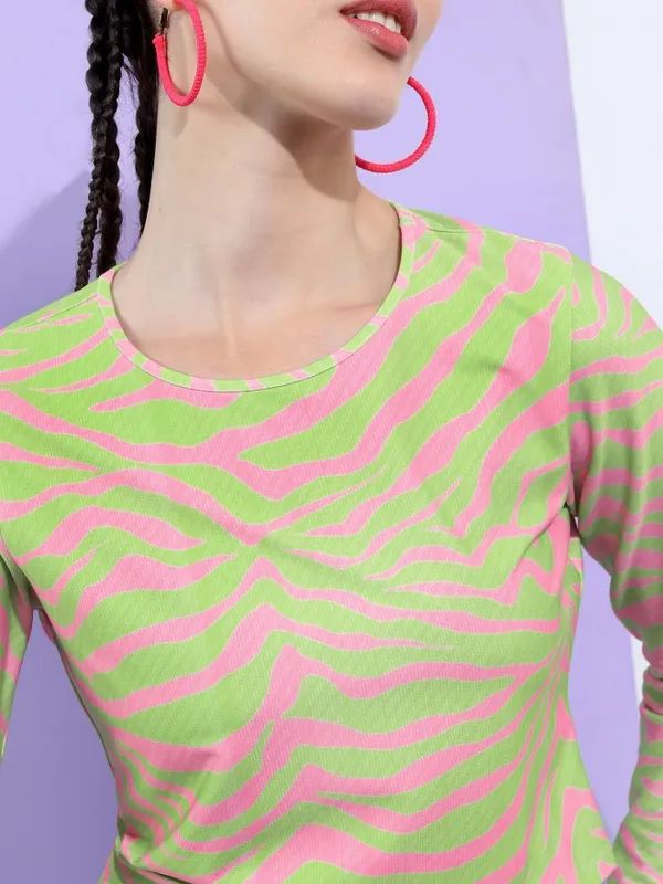  Tokyo Talkies Women Green Self Design Fitted Tops