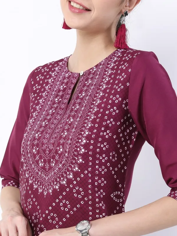  Ketch Women Magenta Printed Straight Kurtas