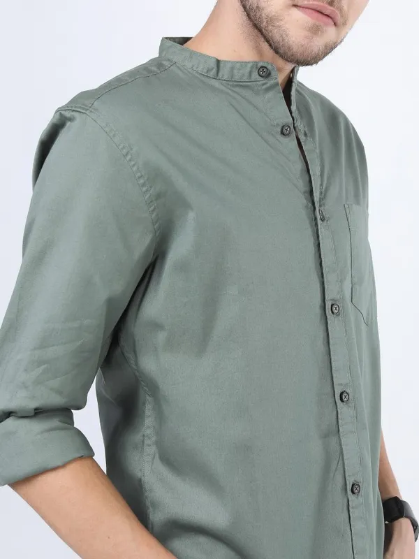 Highlander Men Green Solid Slim Fit Casual Shirt