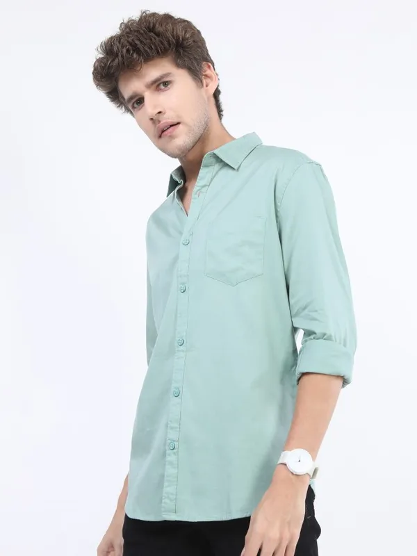 Highlander Men Blue Solid Slim Fit Casual Shirts