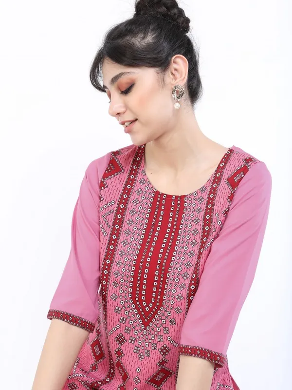  Ketch Women Peach Printed Straight Kurtas