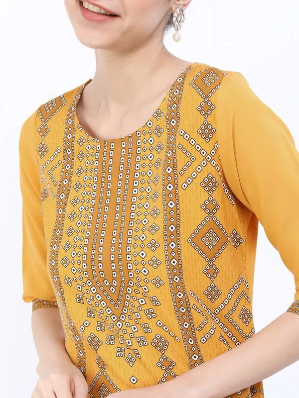  Ketch Women Gold Printed Straight Kurtas