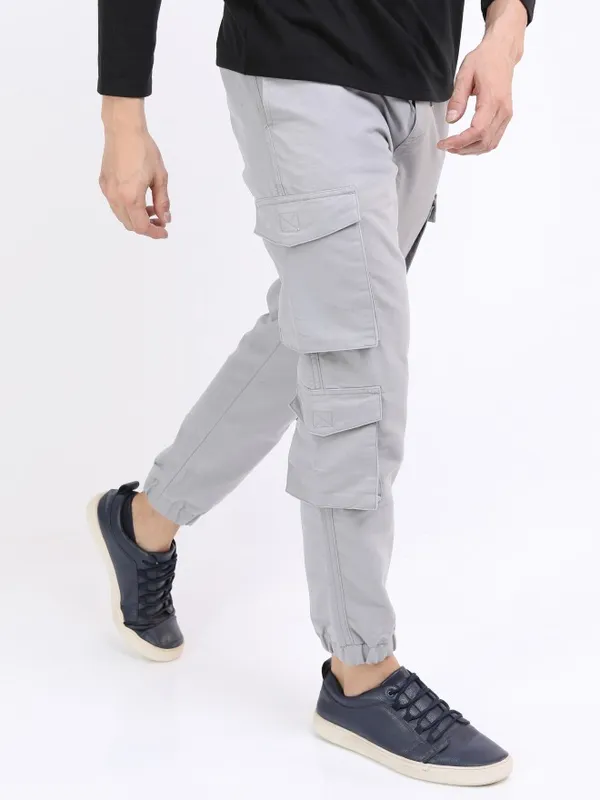  Highlander Men Green Regular Fit Solid Casual Trousers