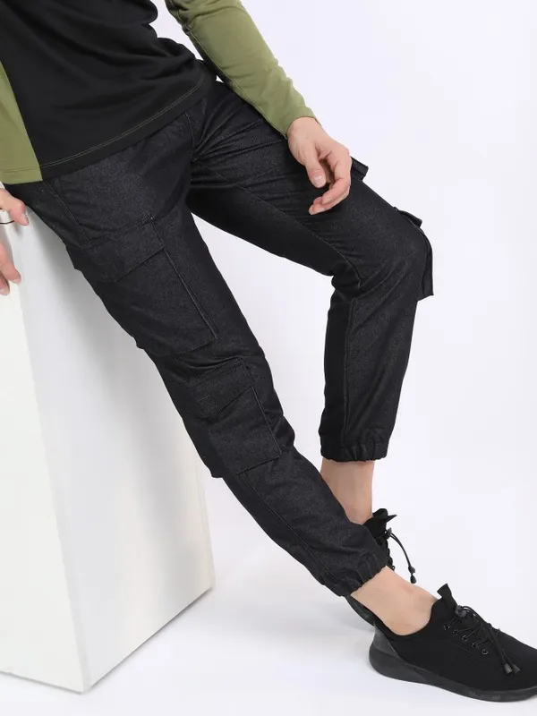  Highlander Men Grey Regular Fit Solid Casual Trousers