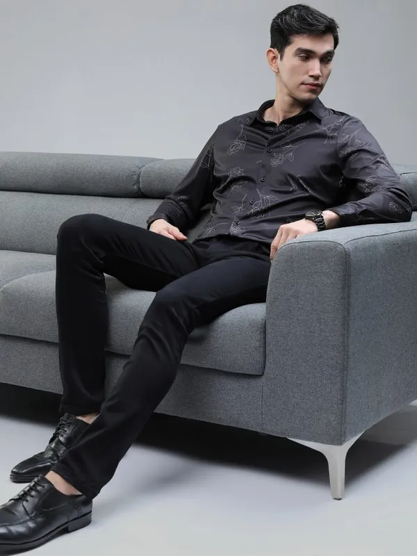 Men Slim Fit Casual Shirt