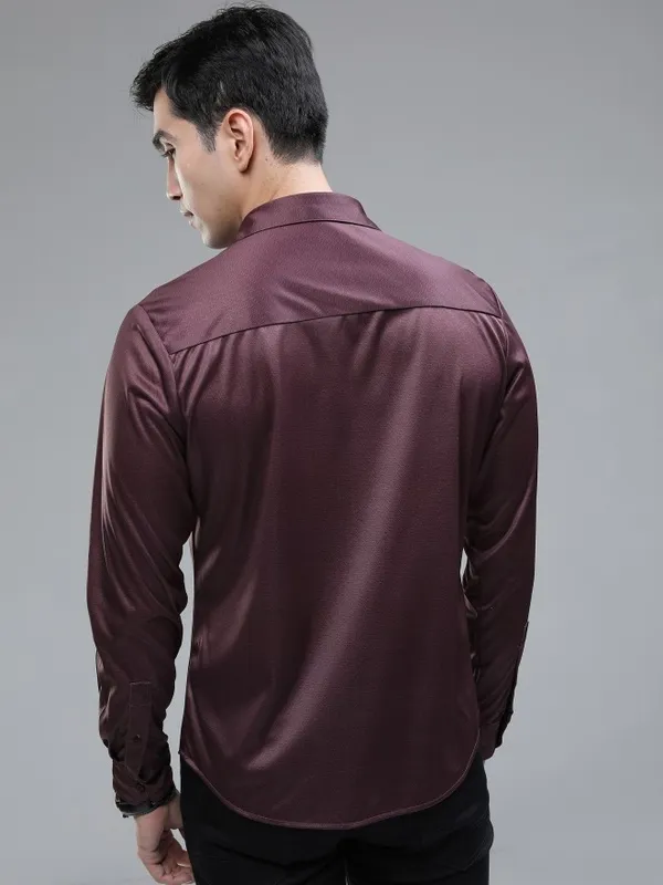  Highlander Men Maroon Printed Slim Fit Casual Shirts