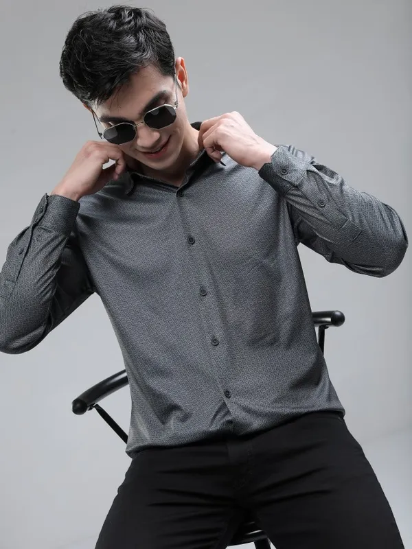 Men Slim Fit Casual Shirt