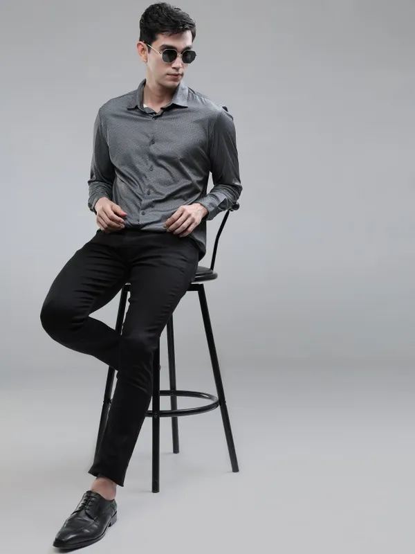 Men Slim Fit Casual Shirt