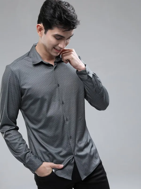 Men Slim Fit Casual Shirt