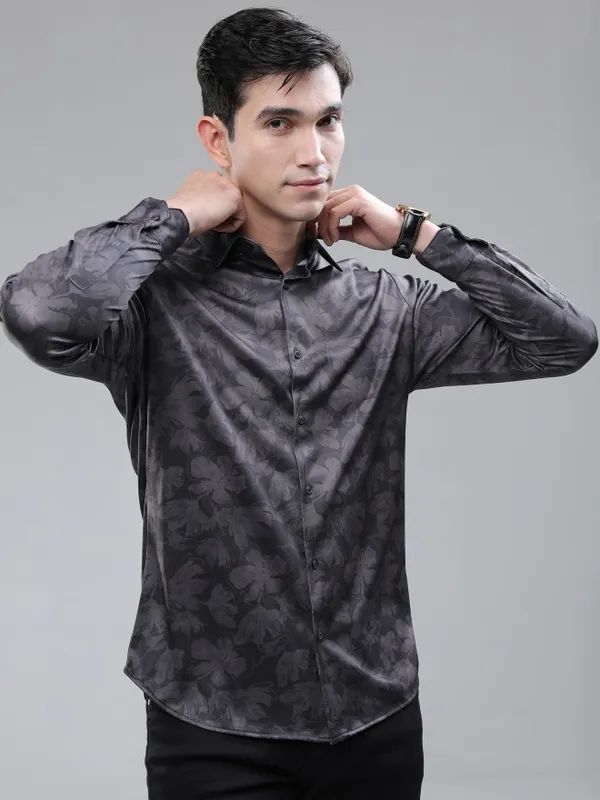  Highlander Men Brown Printed Slim Fit Casual Shirts