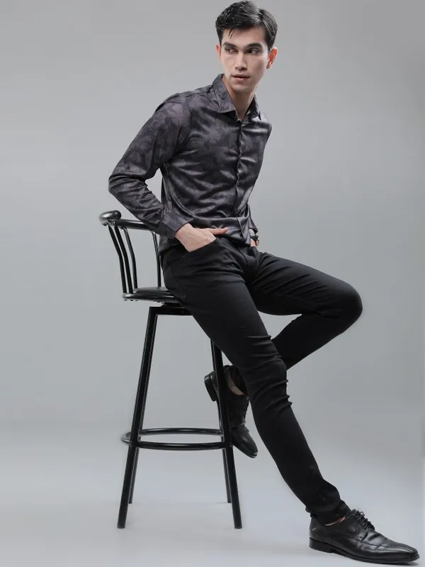  Highlander Men Brown Printed Slim Fit Casual Shirts