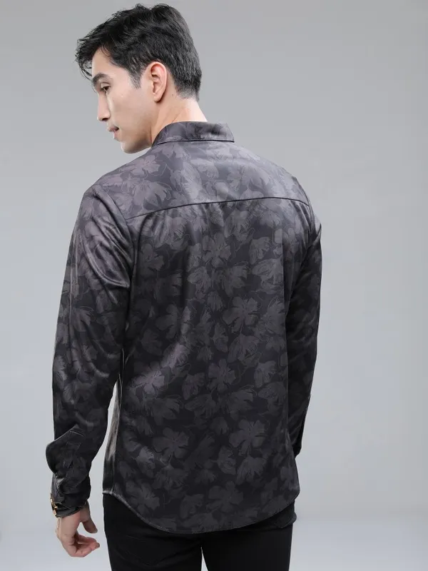  Highlander Men Brown Printed Slim Fit Casual Shirts