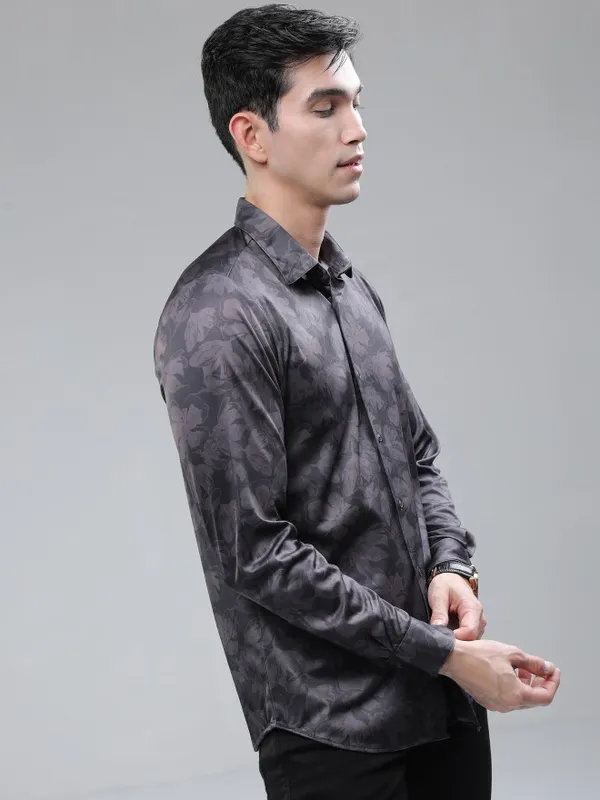  Highlander Men Brown Printed Slim Fit Casual Shirts