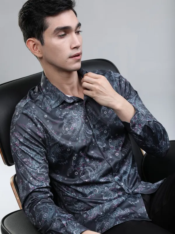 Men Slim Fit Casual Shirt
