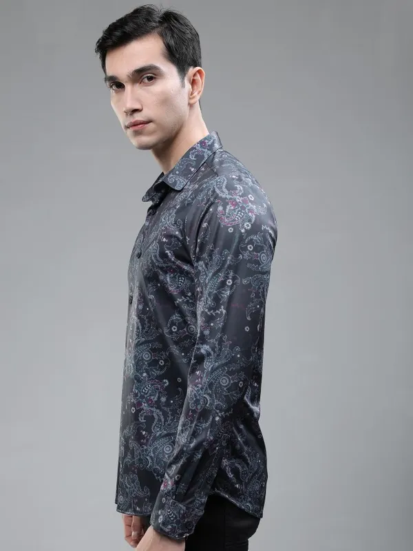 Men Slim Fit Casual Shirt