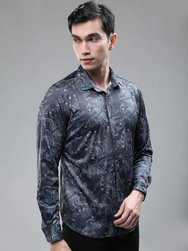 Men Slim Fit Casual Shirt