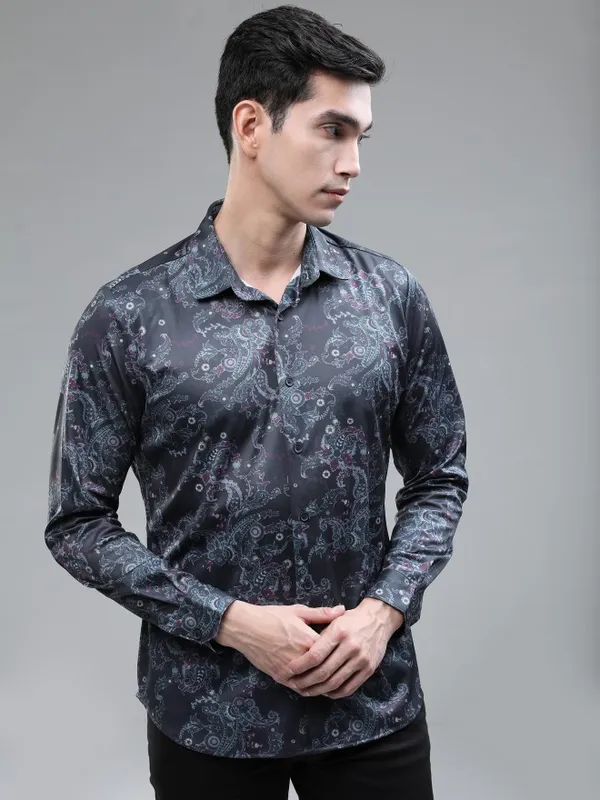 Men Slim Fit Casual Shirt