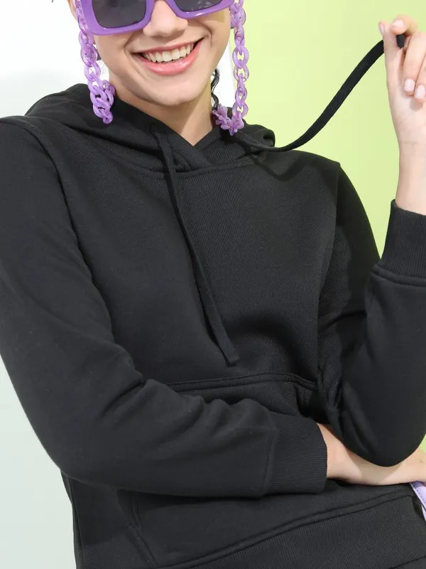  Tokyo Talkies Women Black Solid Pullover Hood Sweatshirts