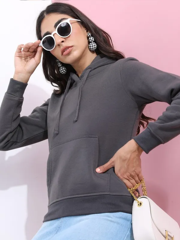  Tokyo Talkies Women Charcoal Solid Pullover Hood Sweatshirts