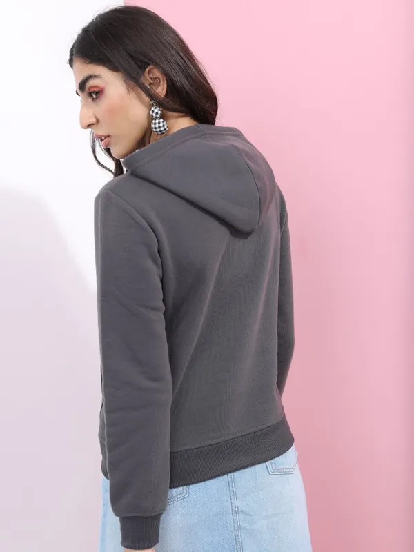  Tokyo Talkies Women Charcoal Solid Pullover Hood Sweatshirts