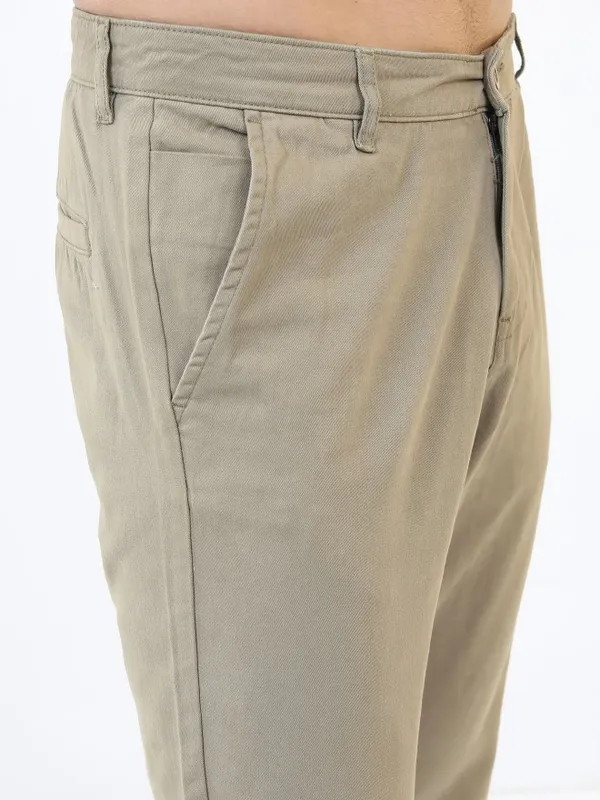  Highlander Men Grey Tapered Fit Solid Casual Trousers