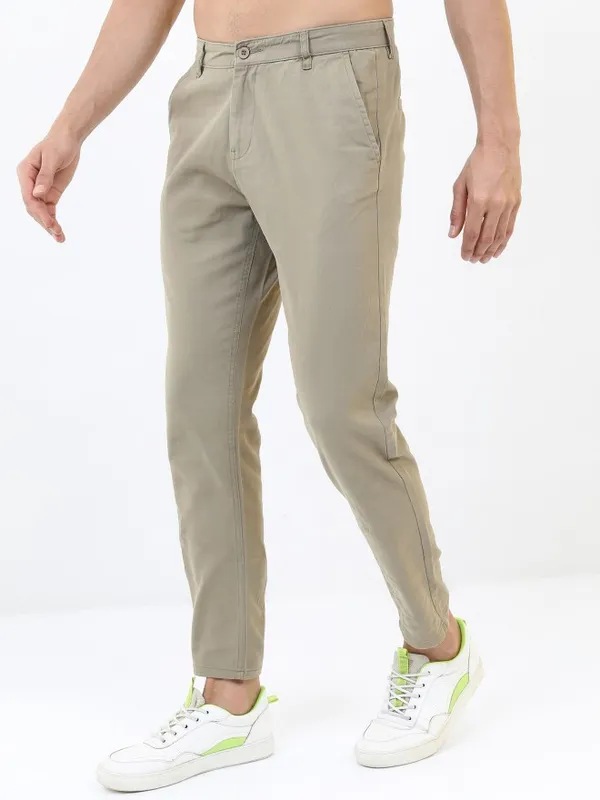  Highlander Men Grey Tapered Fit Solid Casual Trousers