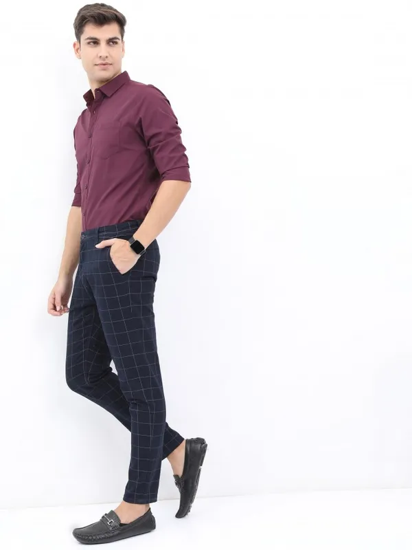  Highlander Men Navy Blue Slim Fit Checked Casual Trousers