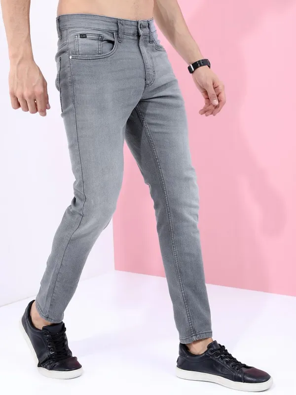 Men Tapered Fit Jeans