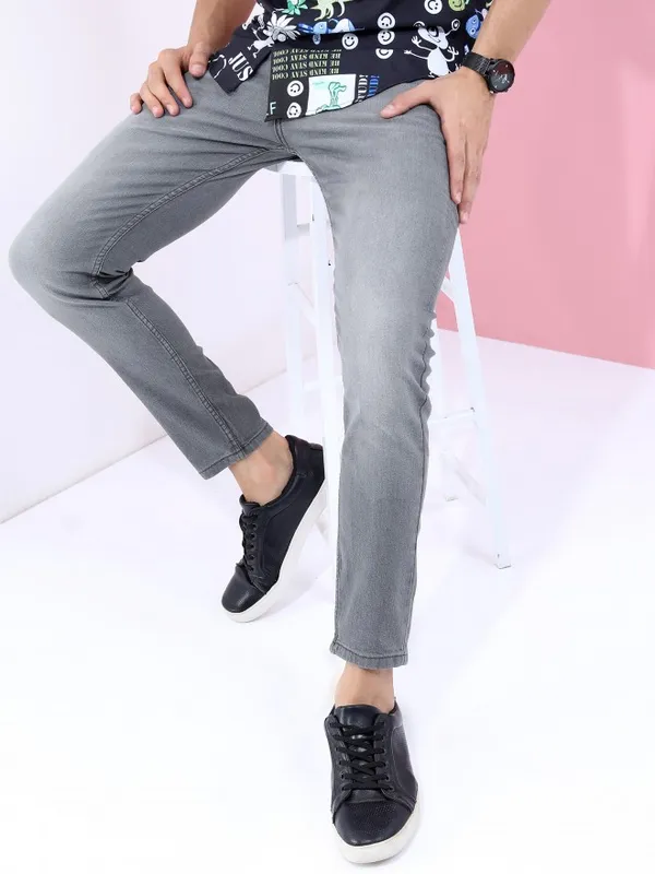 Men Tapered Fit Jeans