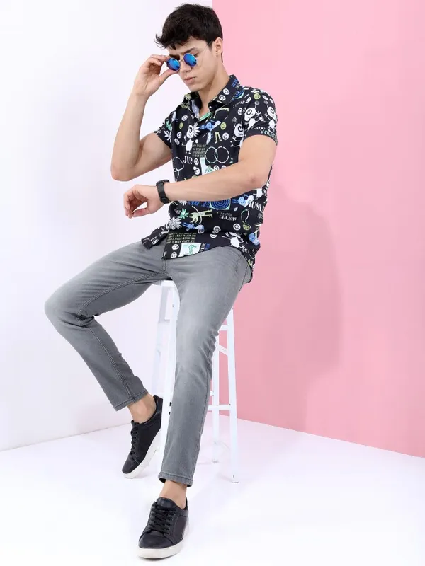 Men Tapered Fit Jeans