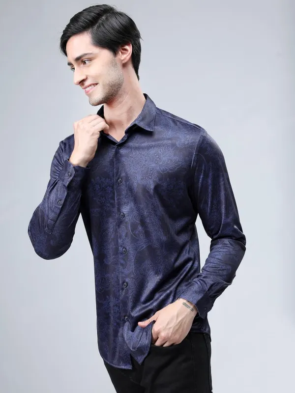  Highlander Men Navy Blue Printed Slim Fit Casual Shirts