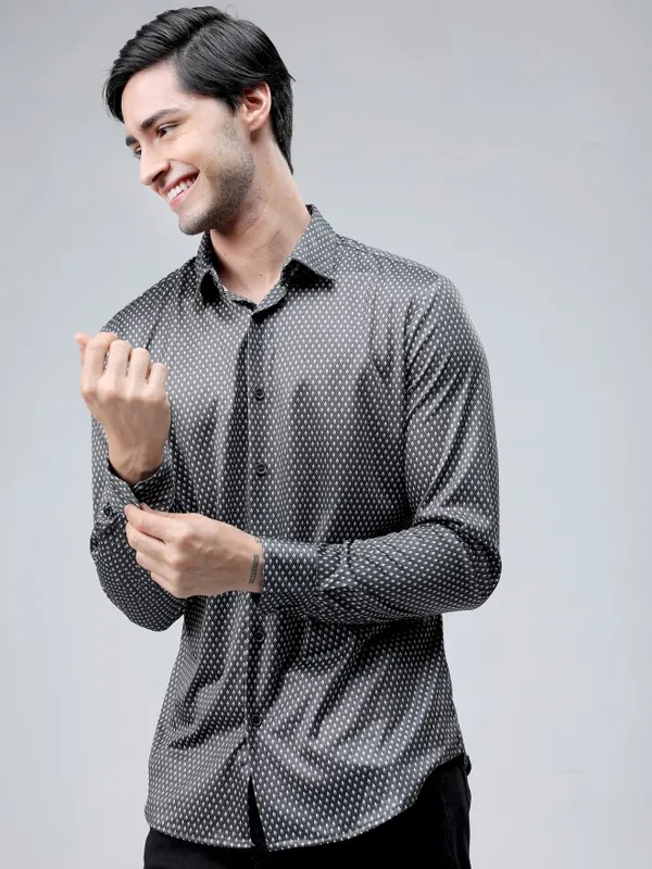  Highlander Men Grey Printed Slim Fit Casual Shirts