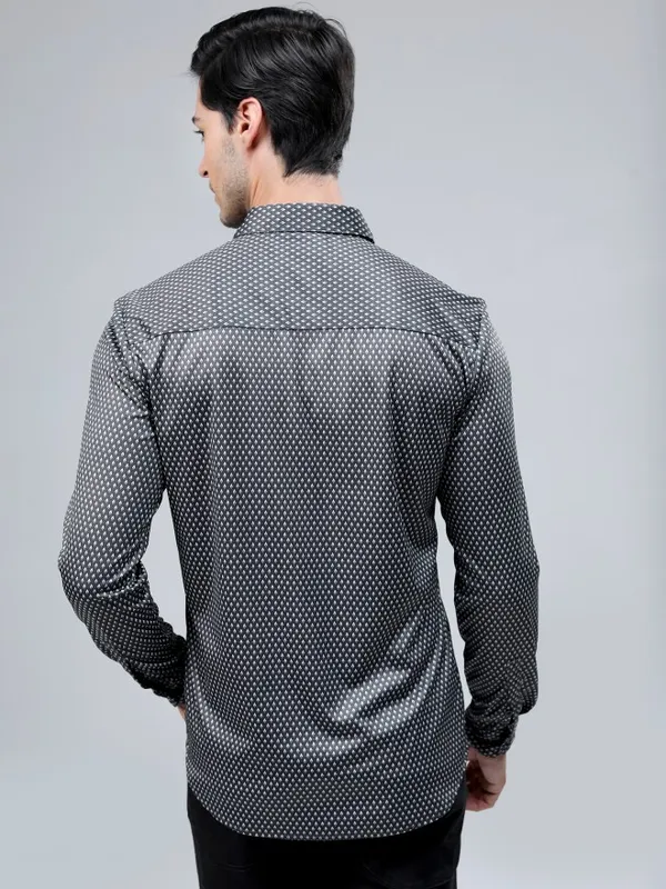  Highlander Men Grey Printed Slim Fit Casual Shirts
