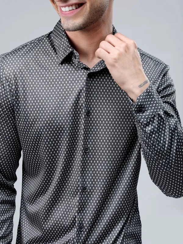  Highlander Men Grey Printed Slim Fit Casual Shirts