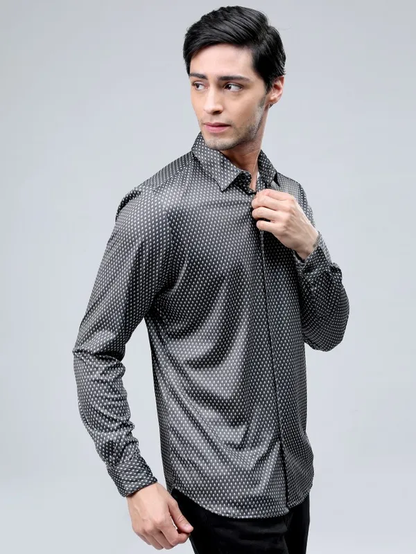  Highlander Men Grey Printed Slim Fit Casual Shirts