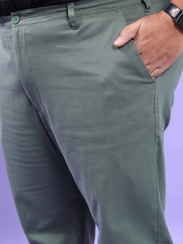  Highlander Men Green Regular Fit Solid Casual Trousers