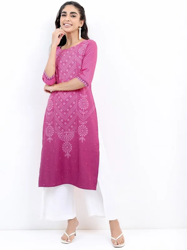  Ketch Women Magenta Printed Straight Kurtas