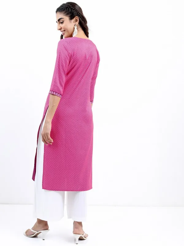  Ketch Women Magenta Printed Straight Kurtas