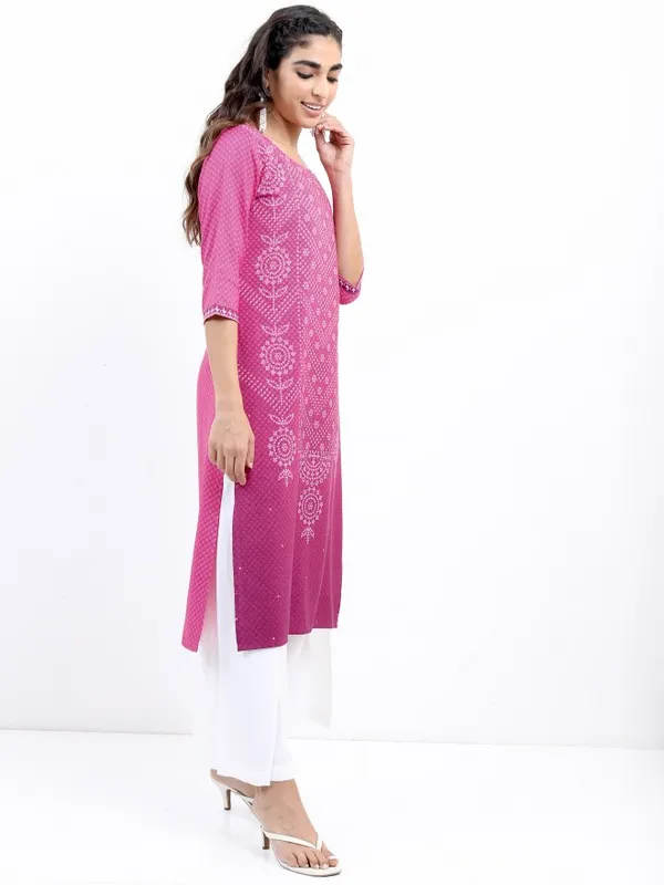  Ketch Women Magenta Printed Straight Kurtas