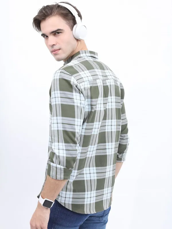  Highlander Men Olive Checked Slim Fit Casual Shirts