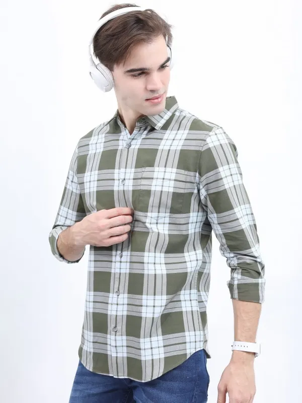  Highlander Men Olive Checked Slim Fit Casual Shirts